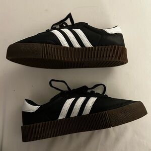 Adidas Originals Samba - black with gum sole women’s 7